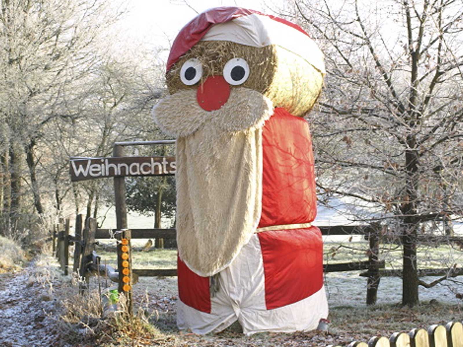 strohballen-weihnachtsmann